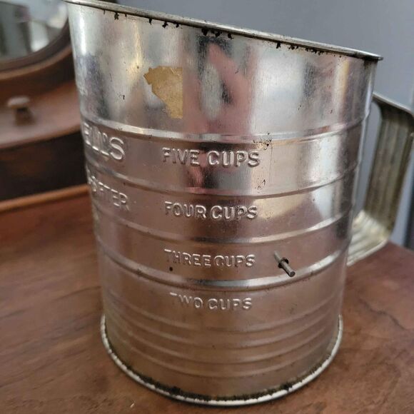 Vintage Bromwell's 5 Cup Flour sifter - Picture 4 of 6